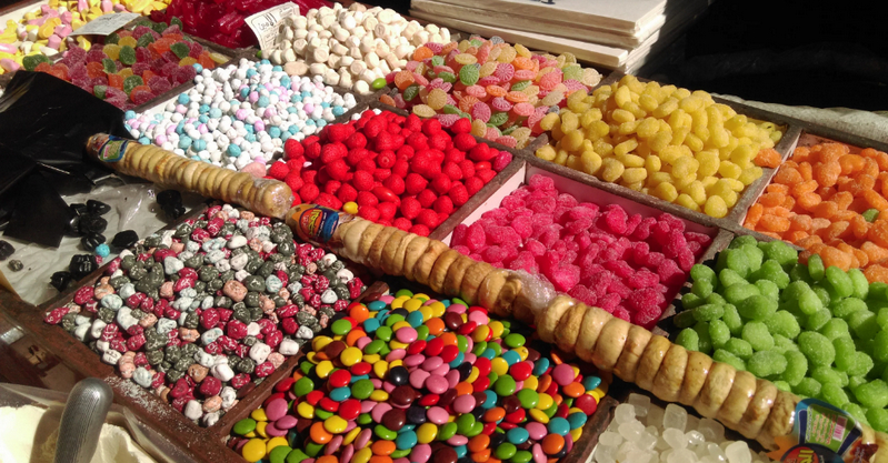 Почти 80 килограммов сладостей изъяли из продажи в Челябинской области